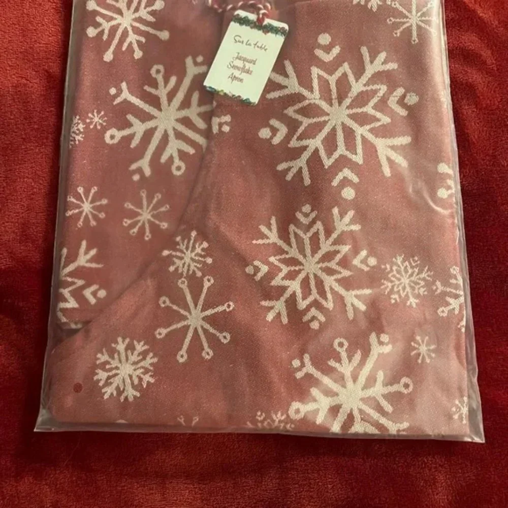 Sur la table Jacquard Snowflake Kitchen Apron. NWT